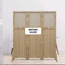 Pembatas ruangan 3 pintu dari rotan bekas masih mulus