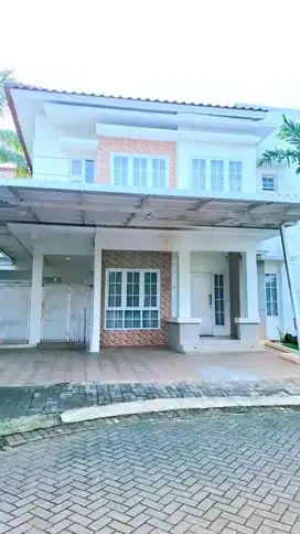 Rumah raffles hills cibubur, lingkungan tenang dekat pusat jajanan.