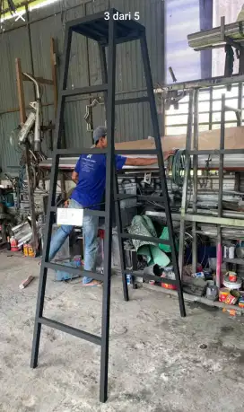 Tangga besi kokoh
