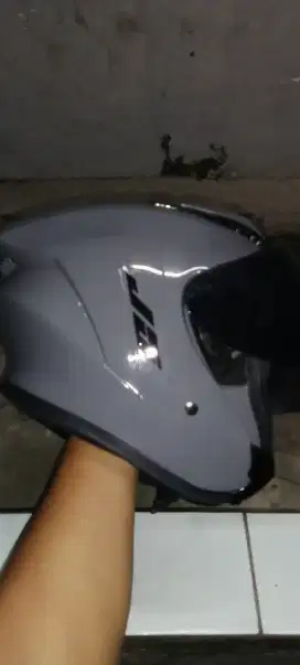 Helm gress ukuran L