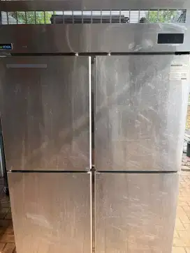 Upright Chiller 4 Pintu Starcool – Kapasitas Besar & Siap Pakai