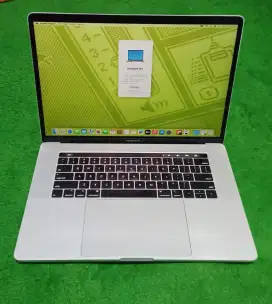 Apple MacBook Pro 2018 15inch i7 16/512 Silver Touchbar Dual VGA mulus