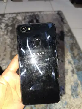 Dijual hp oppo f7 4/64 gb minus LCD pecah harus di gantii