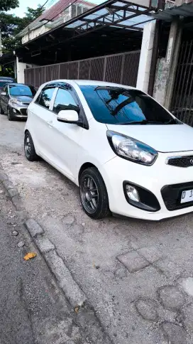 Picanto SE 2 1.2  at putih 2013
