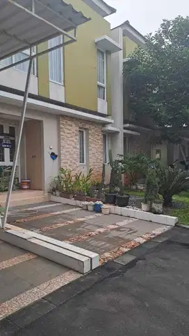 Di sewakan rumah FULL FURNISHED 2 LT di gading serpong