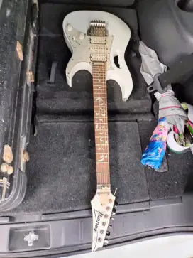 kond bagus ori..ibanez jem 555 WH..dimarzio evolution pick up