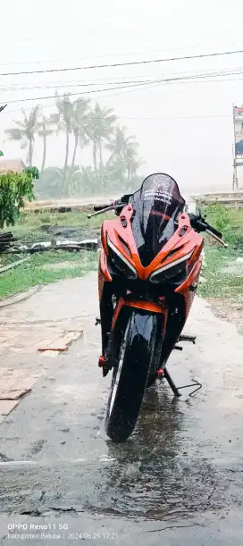 Jual ajah motor CBR150R tahun 2007,warna merah putih.