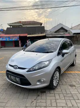 Dijual ford fiesta 2010 trendy 1,4 matic