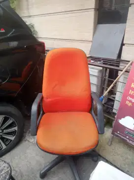 Kursi kantor bekas