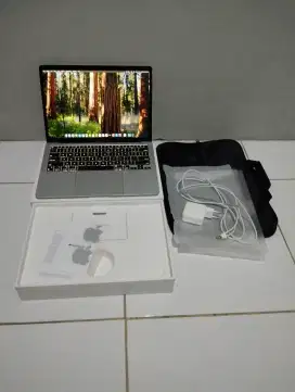 MacBook Air M1 8/256 Fullset Original Warna Silver