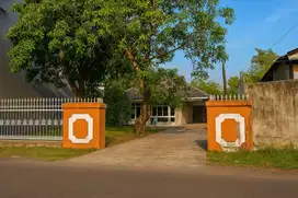 Jual Rumah Poros Jl. Raya, Sangat Cocok Usaha Luas 885m2 SHM