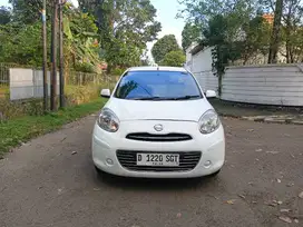 Nissan march xs matic 2013 putih