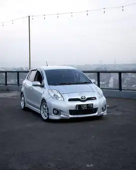 Toyota Yaris e matic 2012 silver