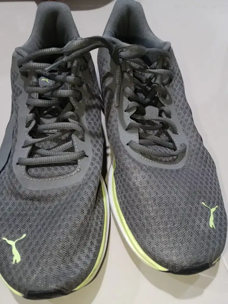 Sepatu dijual merk Puma