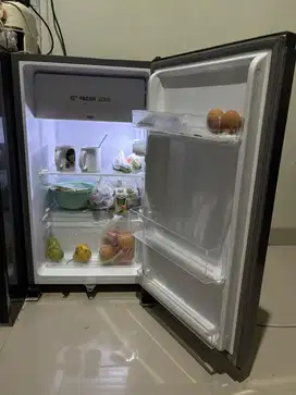 Kulkas 1 pintu pemakaian 4 bulan