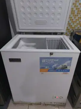Freezer box merk modena