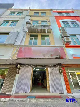 Jual cepat, Ruko 4 lantai di Mega Galaxy Hadap Jalan Raya