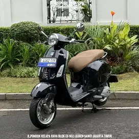 Piaggio Vespa Primavera 150 IGET ABS Tahun 2018 WARNA HITAM