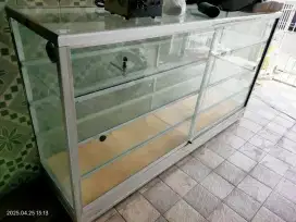 Dijual Etalase kaca Aluminium