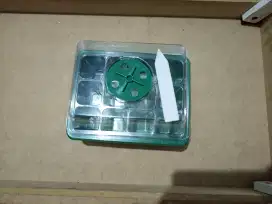Pot bibit tanaman