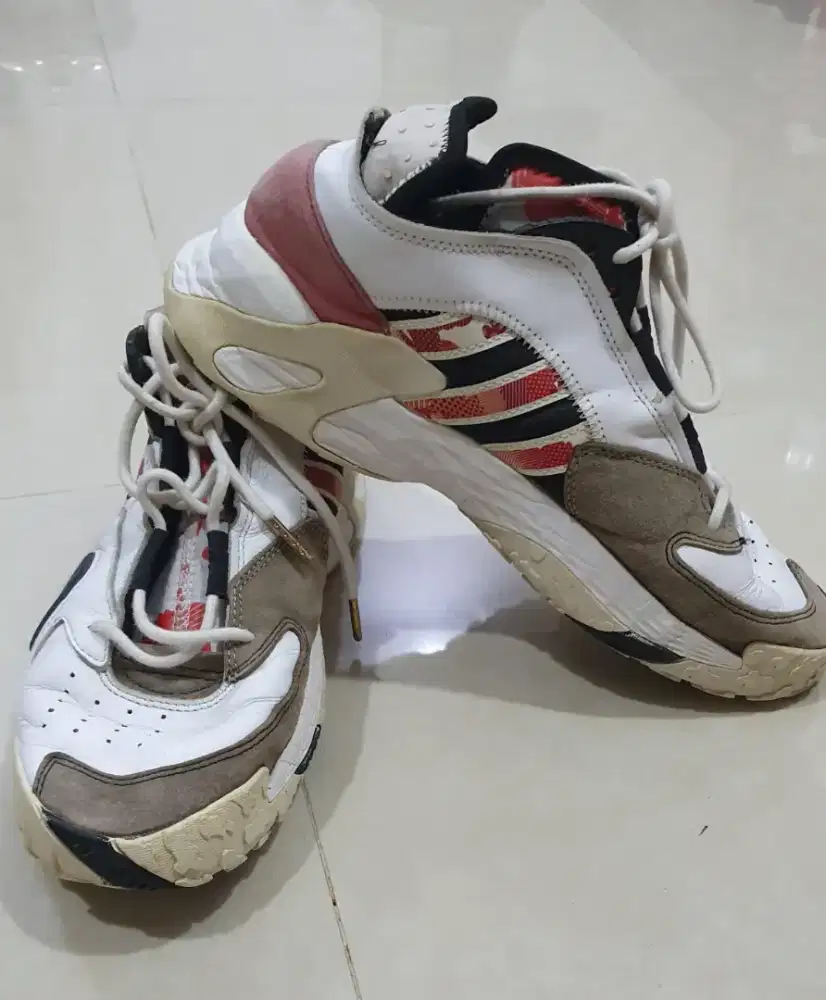 Sepatu Adidas uk 42
