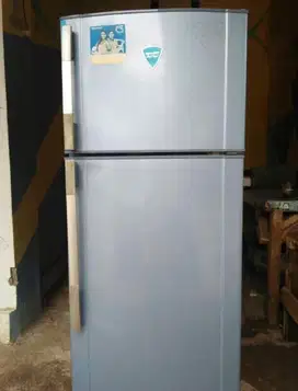 Di jual kulkas sharp 2 pintu