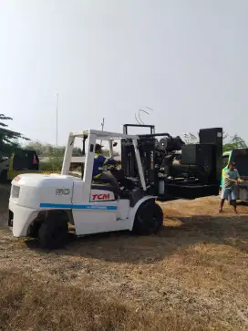 Rental forklift 3 dan 5 ton