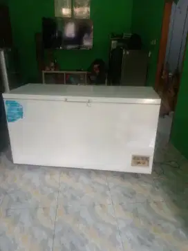 dijual cepat freezer box