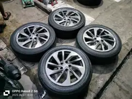 Jual vleg OEM X trail R18 pcd 5x114.5 kond mulus 4pcs mulus.
