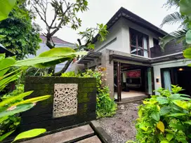 FREEHOLD VILLA WALKING DISTANCE  TO THE BEACH