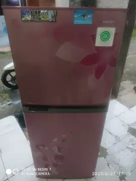 kulkas 2 pintu merek Sharp