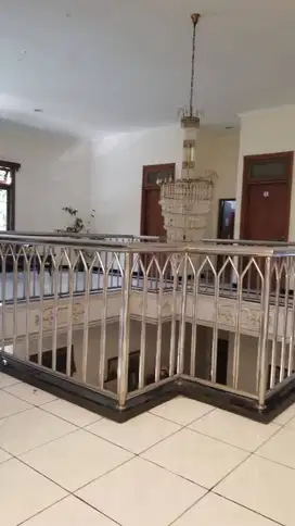 Di kontrakkan kos-kosan Semolowaru elok