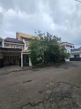 DI JUAL RUMAH VILLA DELIMA JLN.DELIMA SELATAN RAYA KEL.LEBAK BULUS .