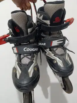 Inline skate bagus merk Cougar lengkap dengan pelindung