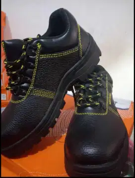 sepatu seafty pendek