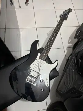 Gitar yamaha pacifica 212 vfm