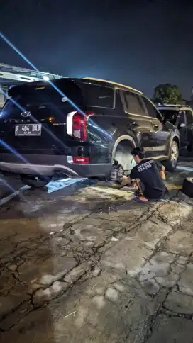 Montir mobil panggilan spesialis jam malam