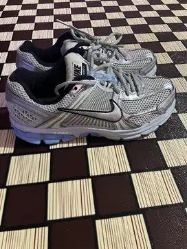 Nike Vomero 5 Metalic