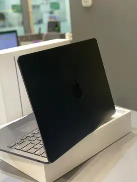 Second Macbook Air M4 13 Inch 16/512 GB iBox