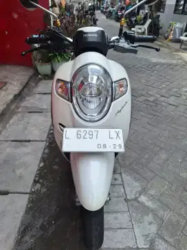 Honda scoopy 2019 kondisi sgt bagus orsinil cat samsat kdg cowek