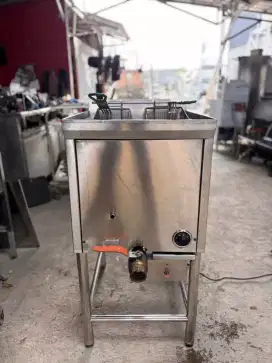 Deepfryer gas 
Kapasitas 20-30 literan
Termostat on