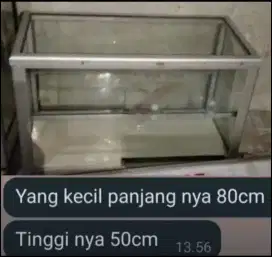 Etalase kaca kecil