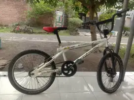 Sepeda bmx wimcycle ukuran 20
