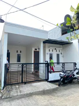 Disewakan Rumah Kranggan Permai Baru selesai Renov Rapih