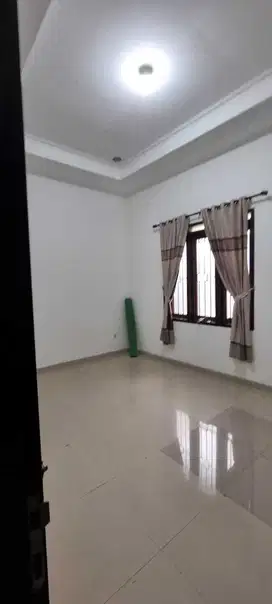 Rumah minimalis di singasana semi furnish siap.pakai disewakan