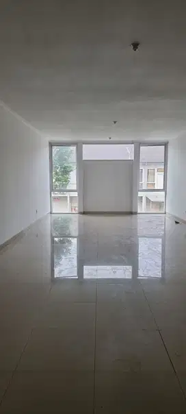 2 ruko  di holis siap pakai, strategis ,parkir luas disewakan