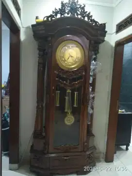 Dijual Jam Lantai Antik