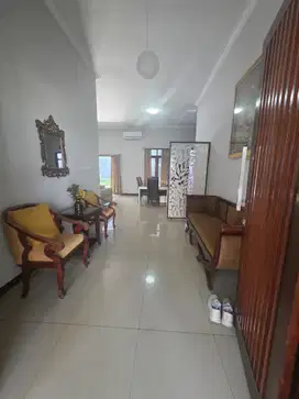 Rumah mewah di kota baru parahyangan siap masuk disewakan