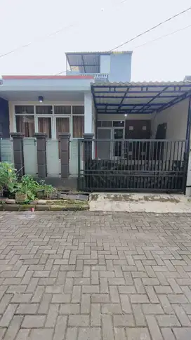 Rumah siap huni disewakan per tahun dalam cluster di Serpong Terrace
