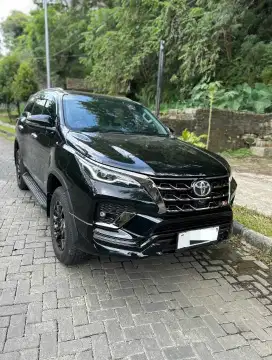 Toyota Fortuner 2024 AT Disel Hitam